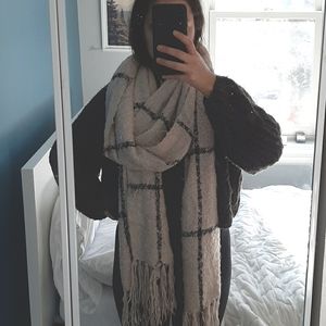 UO chucky knit scarf